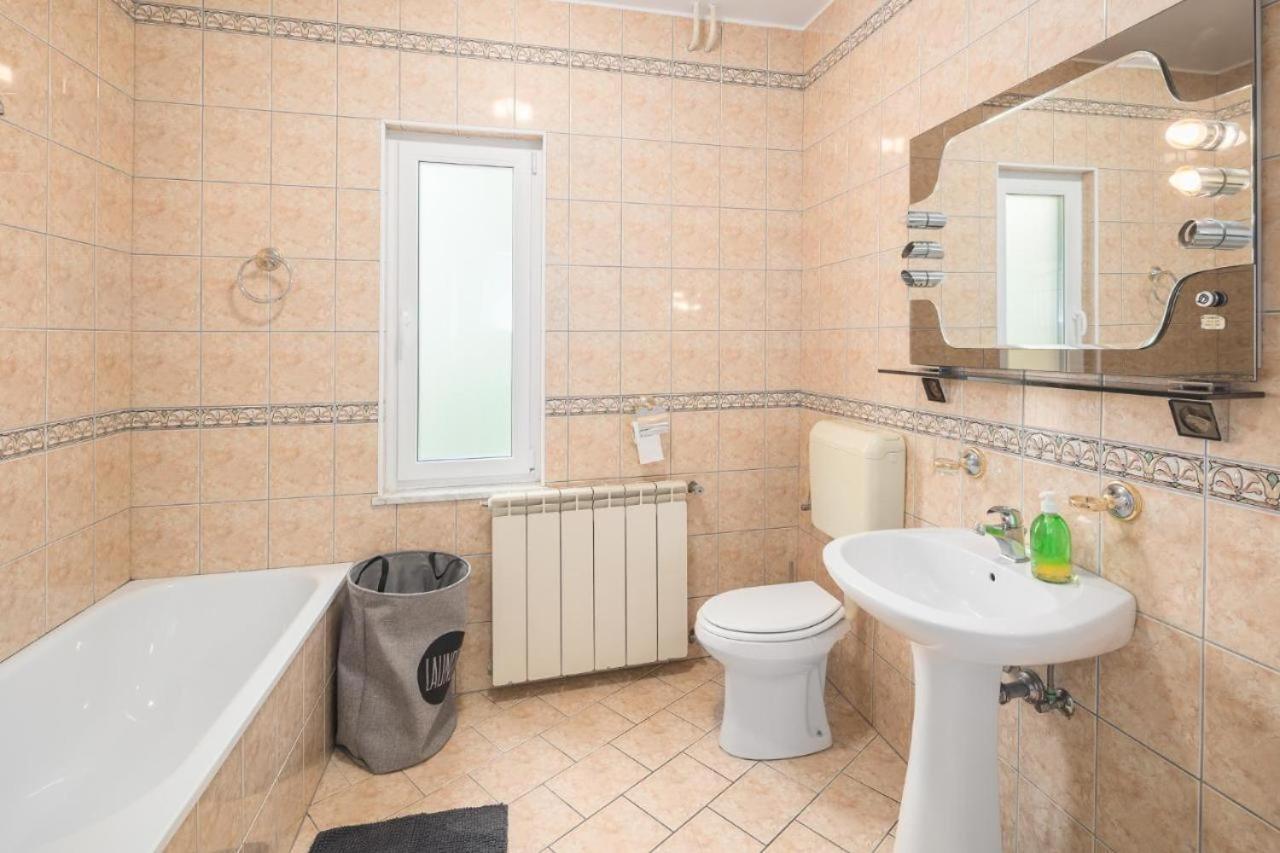 Villa More Mio Πόρετς Εξωτερικό φωτογραφία